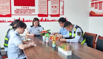 承德(dé)機場收費站黨支部開展“貫徹黨的二十大精(jīng)神 在實幹創新(xīn)中(zhōng)擔當作(zuò)為(wèi)”專題黨課