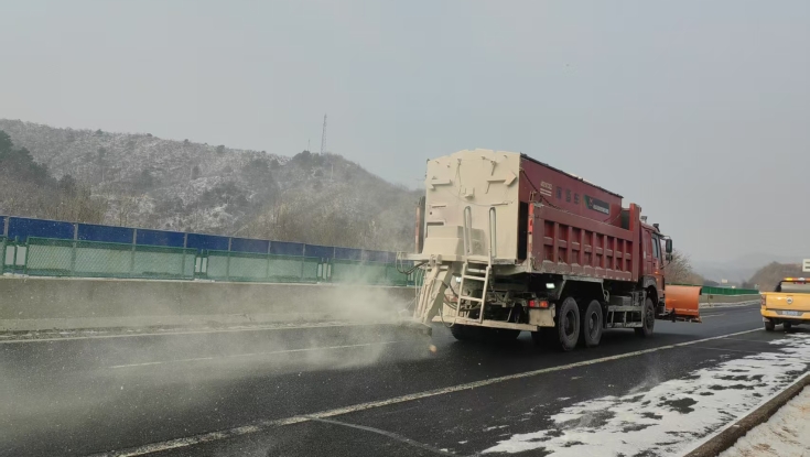 承德(dé)分(fēn)公(gōng)司：以雪(xuě)為(wèi)令 快字為(wèi)先 全力保障春節期間道路安(ān)全暢通