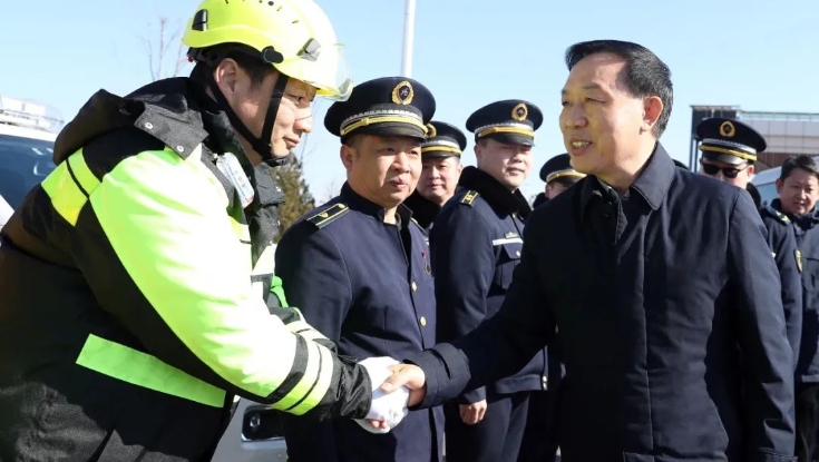 宋仁堂到石家莊東收費站調研春運返程服務(wù)保障情況
